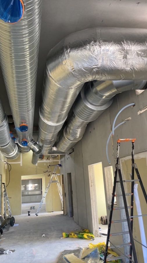 Gaines circulaires calorifugées en plafond de circulation